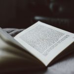 ¿Por qué la lectura es esencial para el desarrollo y la imaginación de los niños?